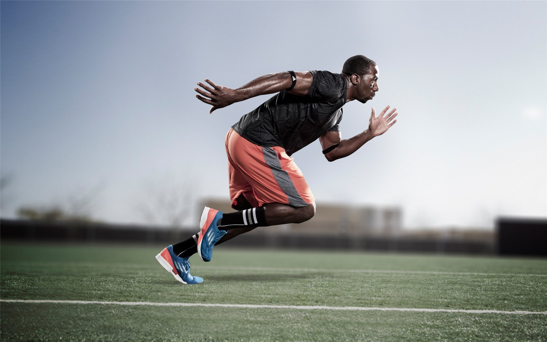 NBA雷霆队球员华莱士致敬老将威斯布鲁克,雷霆队教练布鲁克斯