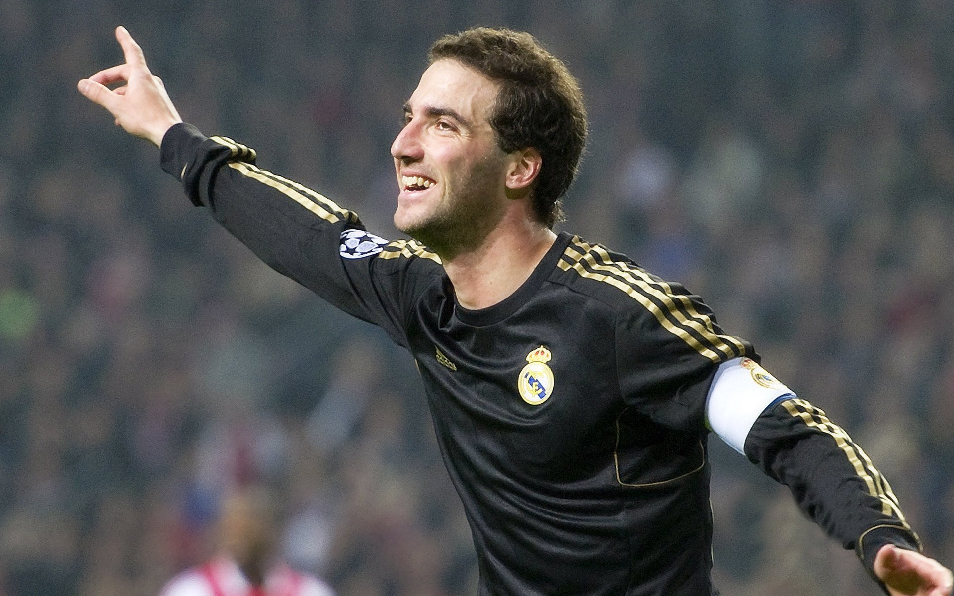 中超“黑金德比”长春亚泰主场大胜青岛海牛 本土前锋梅开二度